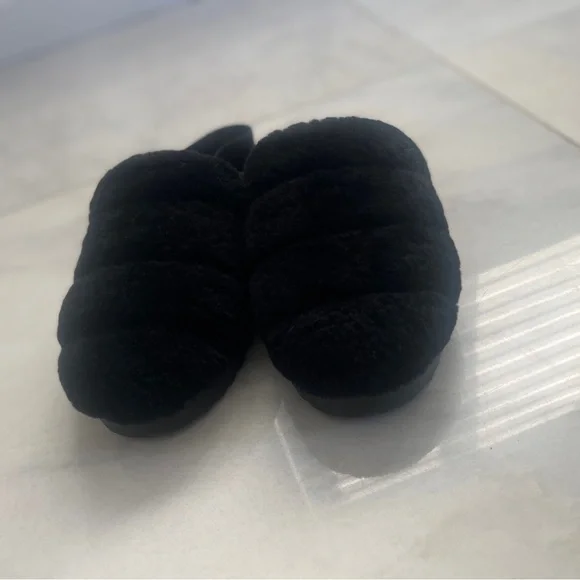 Womens Ugg slippers - Picture 2 of 12